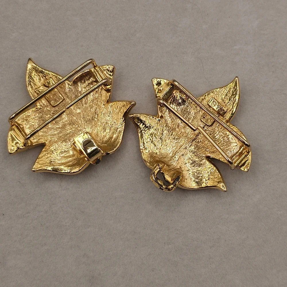 Vintage Gold Tone Belt Buckle Interlocking Leaves Fits 1.25